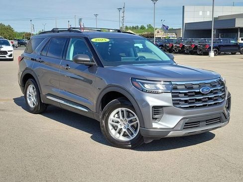 Used 2025 Ford Explorer Active AWD/4WD image 30
