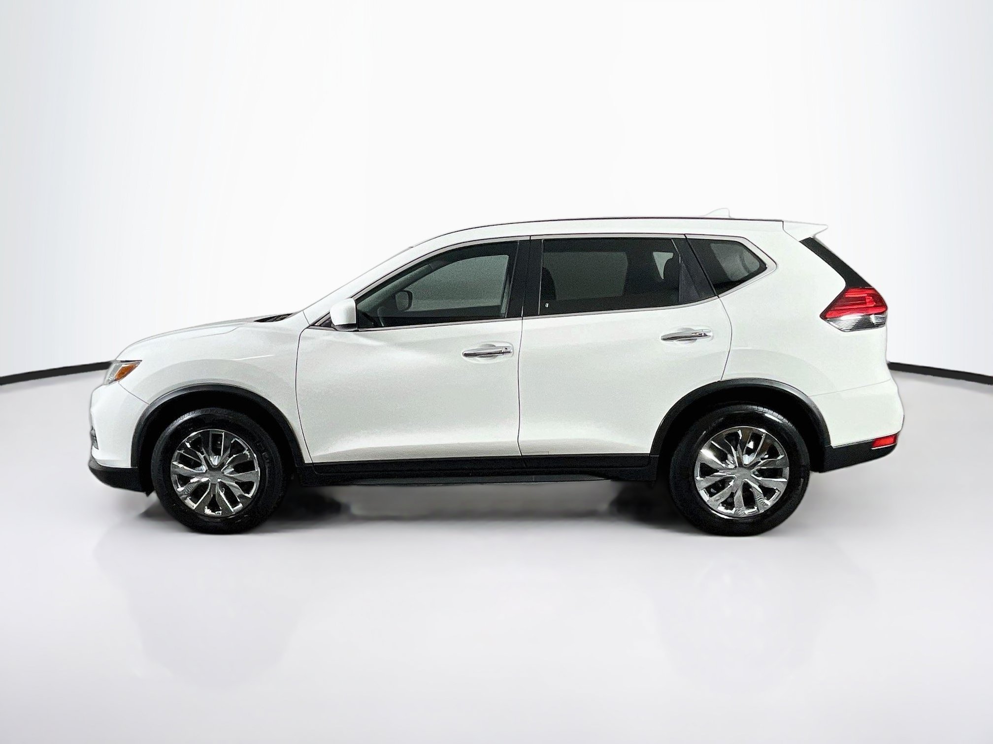 Used 2017 Nissan Rogue S FWD image 4