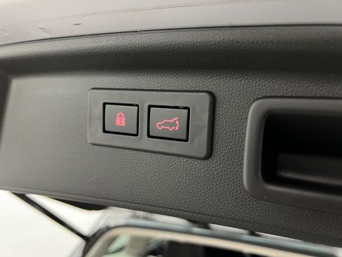 Used 2023 Subaru Forester Limited image 16