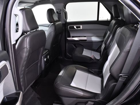 Used 2022 Ford Explorer XLT w/ Equipment Group 202A image 16