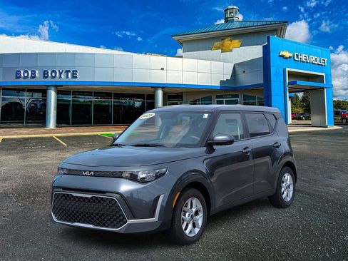 Used 2025 Kia Soul LX w/ LX Technology Package FWD image 9