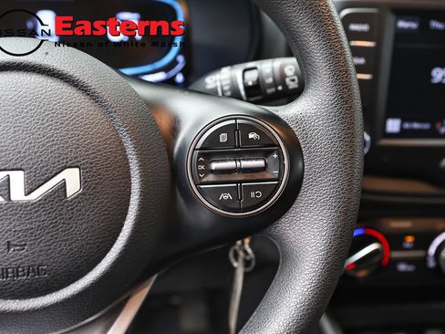 Used 2025 Kia Soul LX w/ LX Technology Package FWD image 16