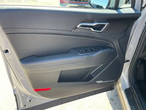 Used 2026 Kia Sportage EX FWD image 21