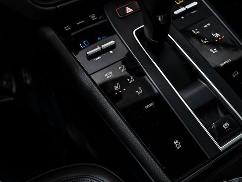New 2026 Porsche Macan AWD/4WD image 21