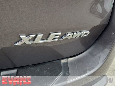 Used 2016 Toyota Highlander XLE AWD/4WD image 3