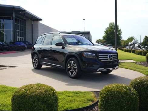 New 2026 Mercedes-Benz GLB 250 4MATIC image 9