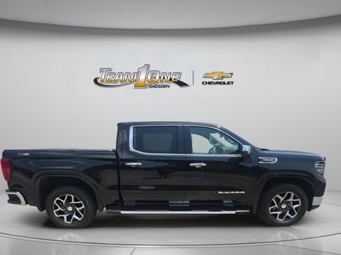 Used 2023 GMC Sierra 1500 SLT w/ SLT Premium Package AWD/4WD image 9