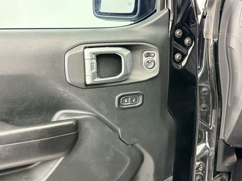 Used 2018 Jeep Wrangler Unlimited Sport S AWD/4WD image 12