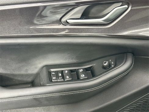 Used 2023 Jeep Grand Cherokee L Laredo image 25