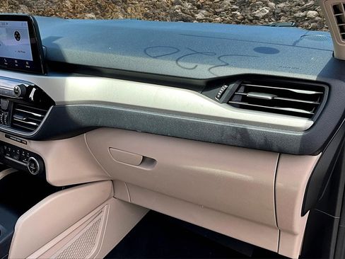 Used 2020 Ford Escape SE image 16