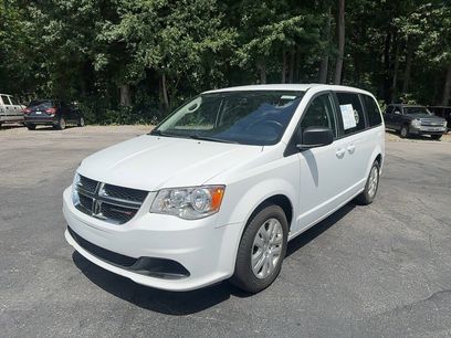 Used 2018 Dodge Grand Caravan SE w/ UConnect Hands-Free Group