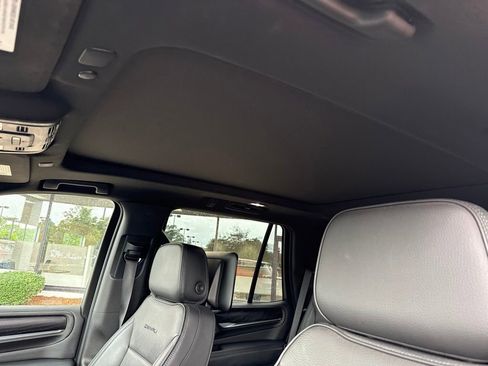 Used 2021 GMC Yukon Denali w/ Denali Ultimate Package AWD/4WD image 3