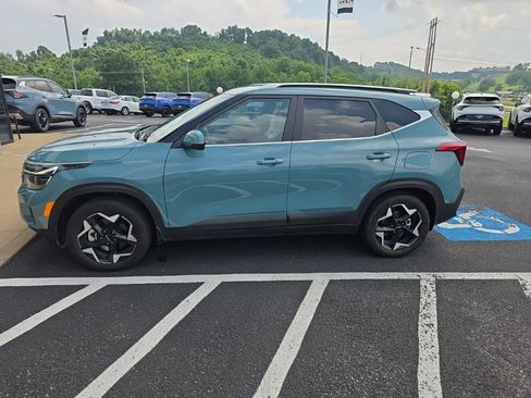 Used 2025 Kia Seltos EX AWD/4WD image 3