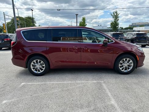 Used 2023 Chrysler Pacifica Touring-L AWD/4WD image 6