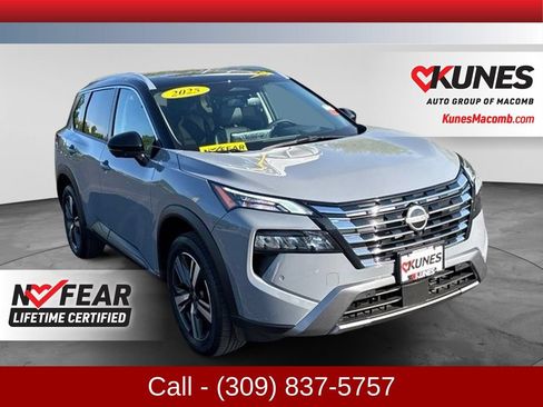 Used 2025 Nissan Rogue SL w/ Tech Package FWD image 2