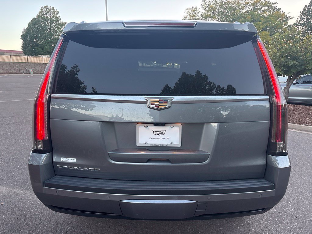 Used 2019 Cadillac Escalade Luxury AWD/4WD image 4