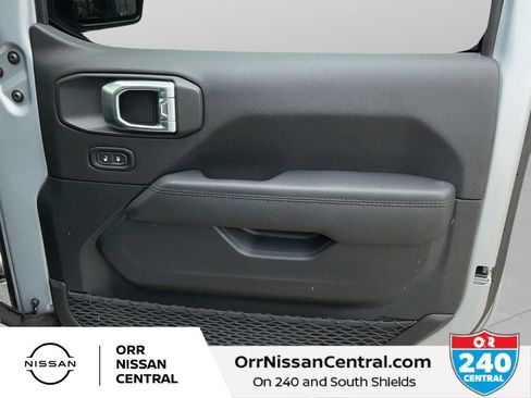 Used 2022 Jeep Wrangler Unlimited Sahara AWD/4WD image 10