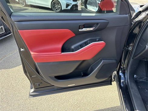 Used 2022 Toyota Highlander XSE image 13