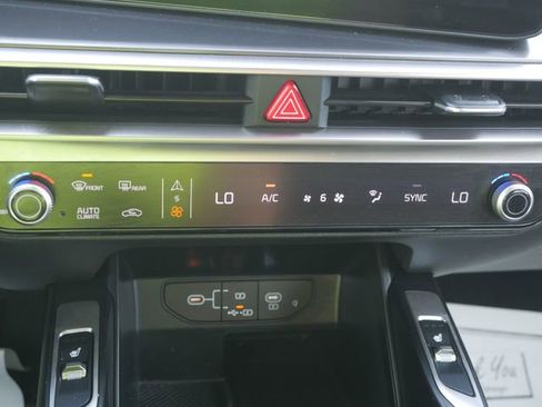Used 2025 Kia Sorento S w/ Panoramic Sunroof Package FWD image 48
