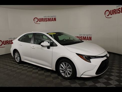 Used 2026 Toyota Corolla LE w/ LE Premium Package FWD image 10