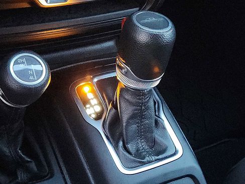 Used 2023 Jeep Gladiator Sport image 14