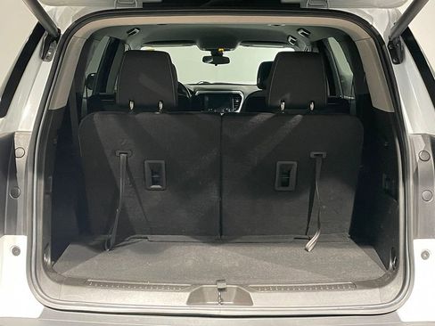 Used 2023 GMC Acadia SLE w/ Driver Convenience Package image 5