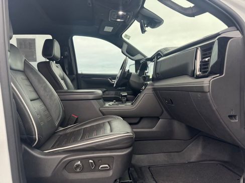 Used 2023 GMC Sierra 1500 AT4X image 13