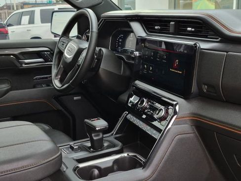 Used 2025 GMC Sierra 1500 AT4 w/ AT4 Premium Package AWD/4WD image 30