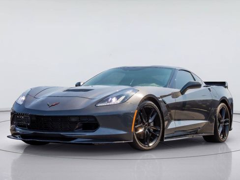 Used 2017 Chevrolet Corvette Stingray Coupe w/ 1LT RWD image 3