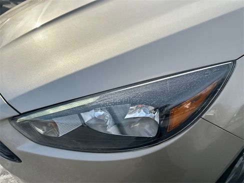 Used 2018 Ford Focus SE w/ SE Appearance Package image 7