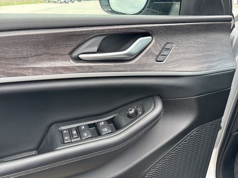 Used 2024 Jeep Grand Cherokee L Limited w/ Luxury Tech Group II image 29