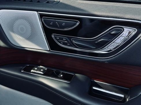 Used 2022 Lincoln Navigator Reserve image 17