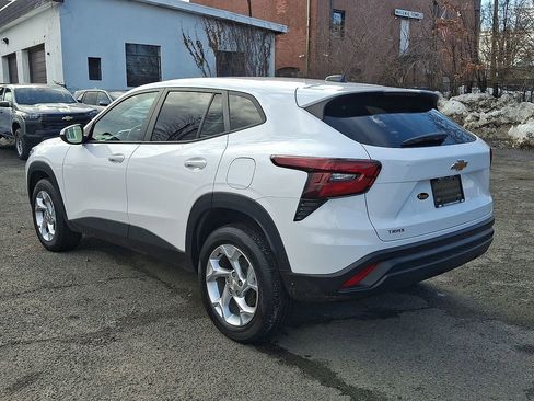Used 2024 Chevrolet Trax LS w/ LS Convenience Package image 6
