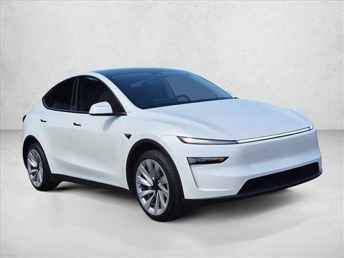 Used 2026 Tesla Model Y AWD image 3