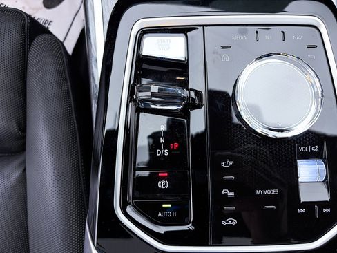 Used 2023 BMW 740i w/ Executive Package image 30