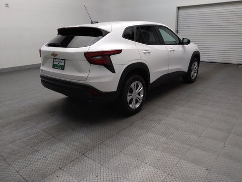 Used 2025 Chevrolet Trax LS FWD image 9