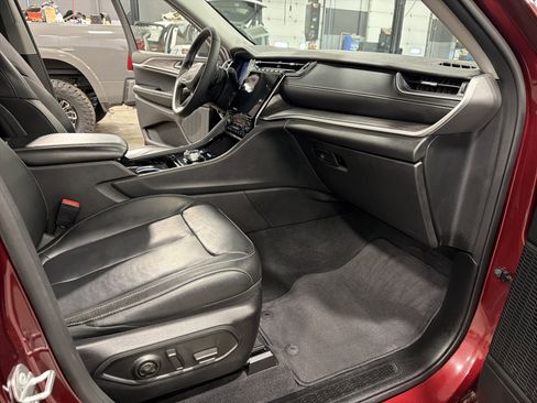 Used 2023 Jeep Grand Cherokee Limited image 22