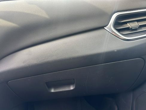 Used 2021 Chevrolet Equinox LT FWD image 19