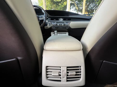 Used 2017 Lexus ES 350 w/ Premium Package image 38