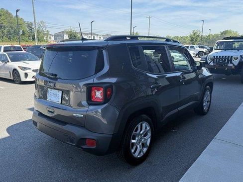 Used 2018 Jeep Renegade Latitude FWD image 7