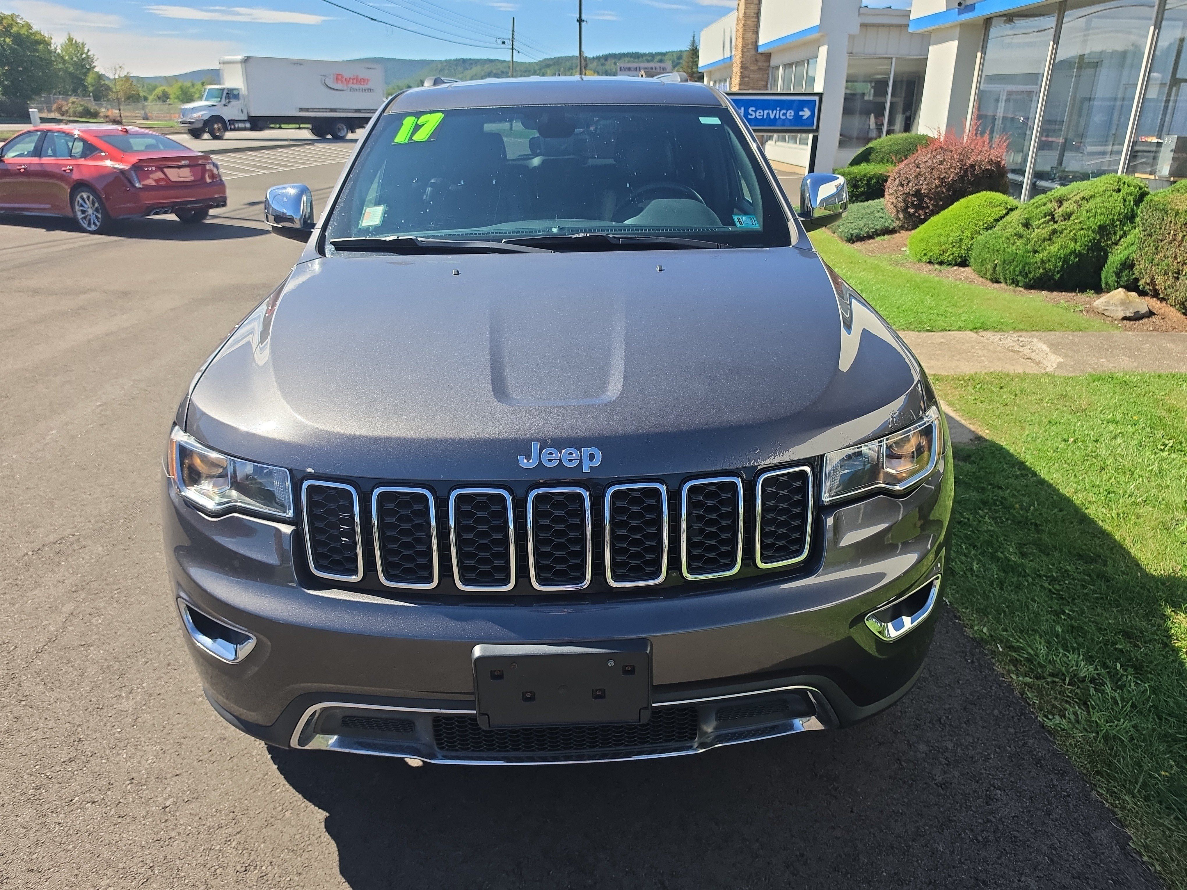 Used 2017 Jeep Grand Cherokee Limited AWD/4WD image 9