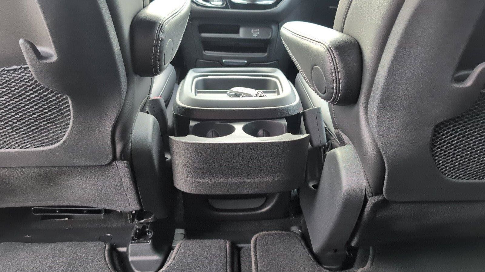 New 2027 Chrysler Pacifica Select FWD image 36