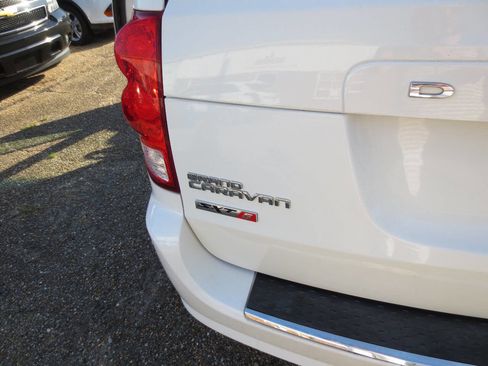 Used 2012 Dodge Grand Caravan SE FWD image 10