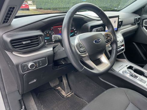Used 2022 Ford Explorer XLT image 18
