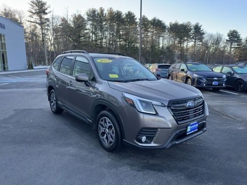 Used 2023 Subaru Forester Premium image 3