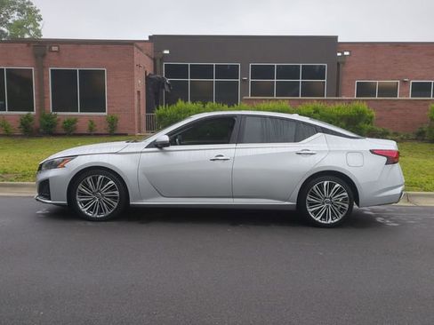 Used 2023 Nissan Altima 2.5 SL FWD image 10