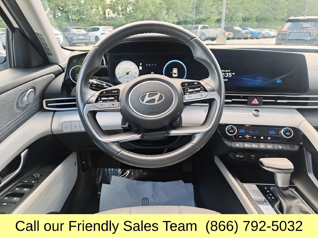 Used 2025 Hyundai Elantra Limited FWD image 15
