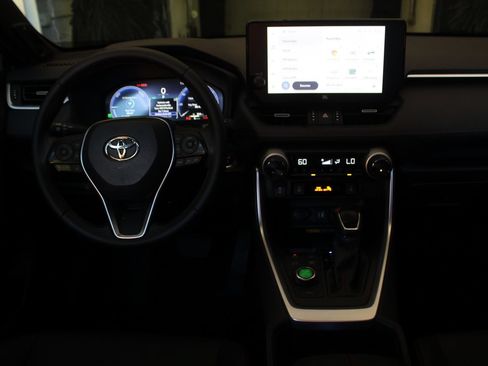 Used 2025 Toyota RAV4 XSE AWD/4WD image 18