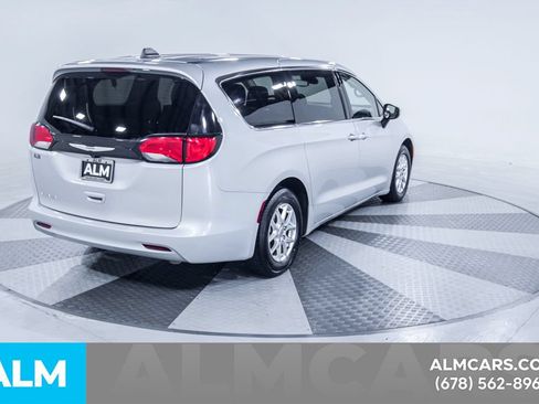 Used 2023 Chrysler Voyager LX FWD image 7