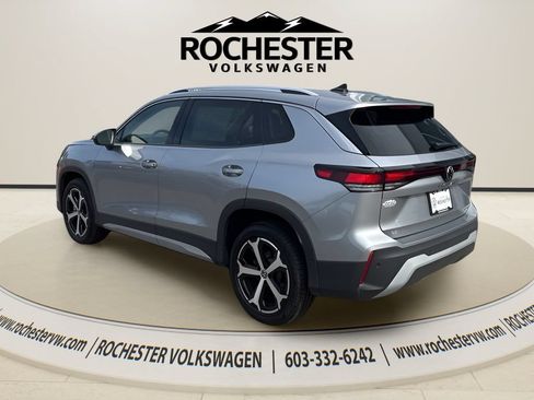 Used 2025 Volkswagen Tiguan SE w/ Panoramic Sunroof Package AWD/4WD image 4